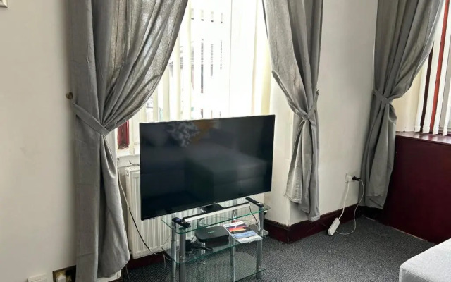 Gables Seaview 4 school Str Largs top floor