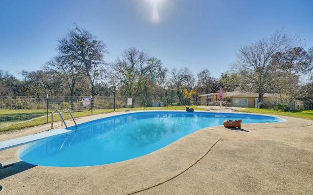 Bandera Carriage House w/ Medina River Access!