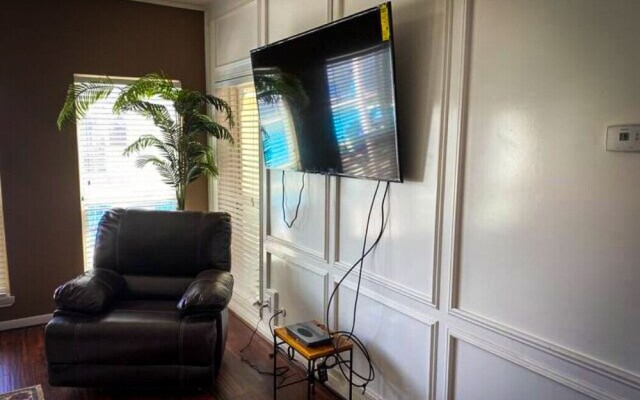 4Bdrm 3.5Bath 8Beds - Pool House