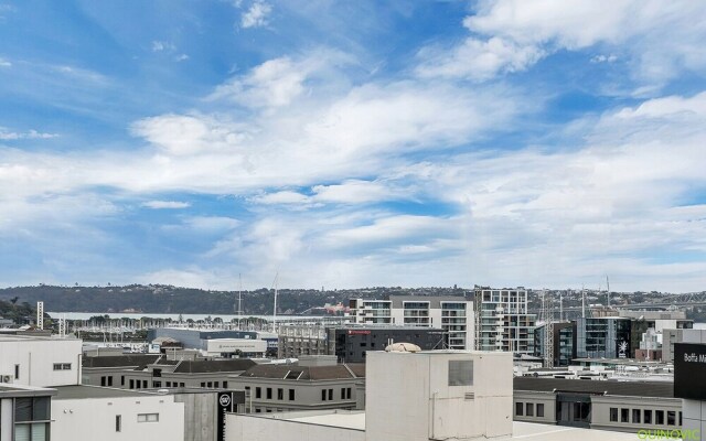 QV Modern Apartment in CBD - 078