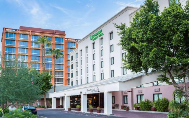 Phoenix Place Hotel & Suites