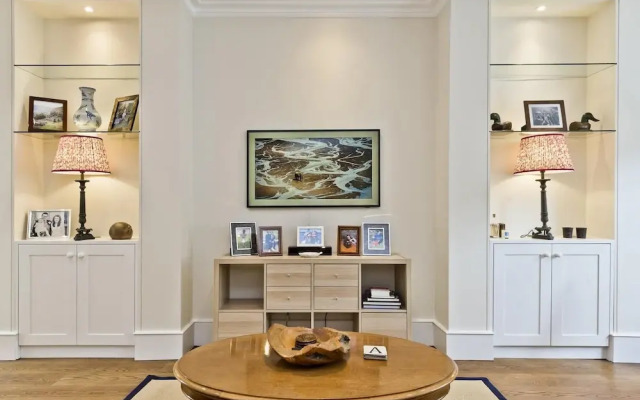 Stunning Recently Renovated 3 Bedroom Home Fuham - Munster Village