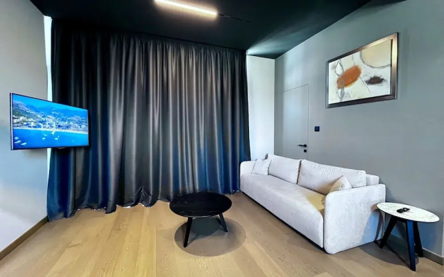 128 LIM - 2006 Stay Only Tower Suite