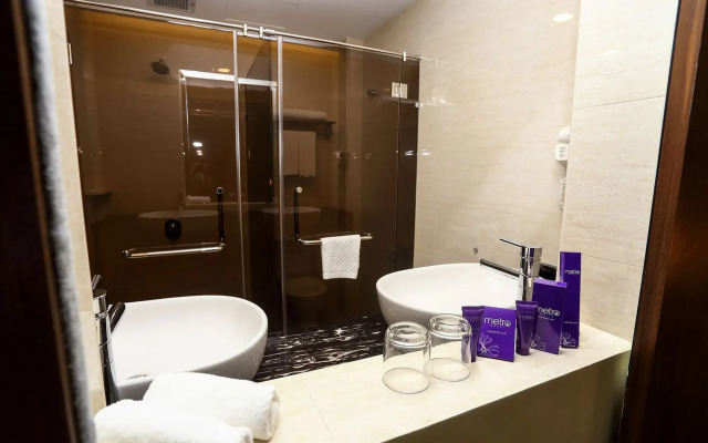 Metro Hotel