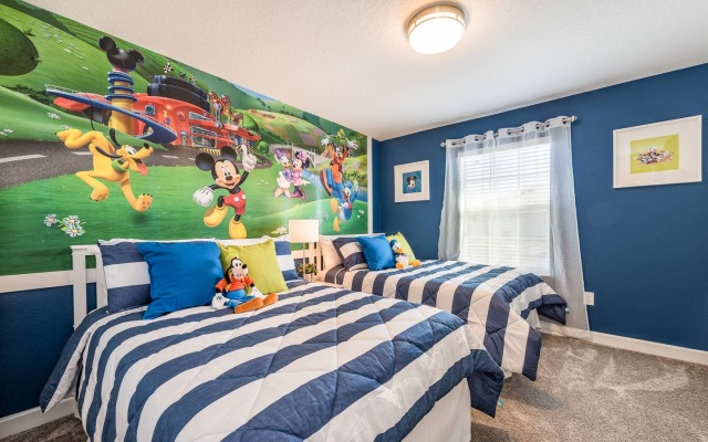 Spacious house near Disney with private pool