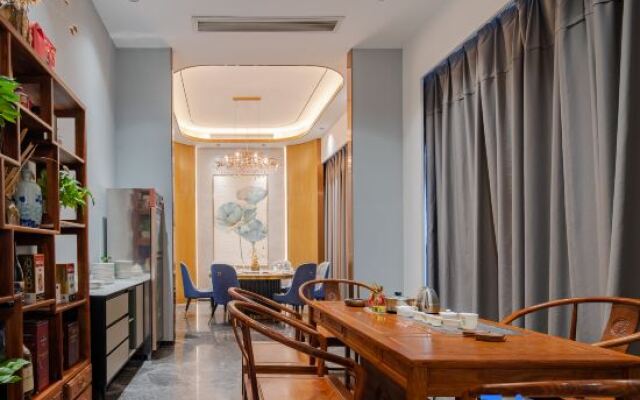 club theme hotel