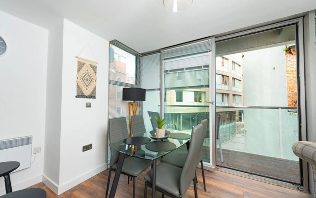 Free Parking, Balcony, Modern, 2 Bed, Citycentre