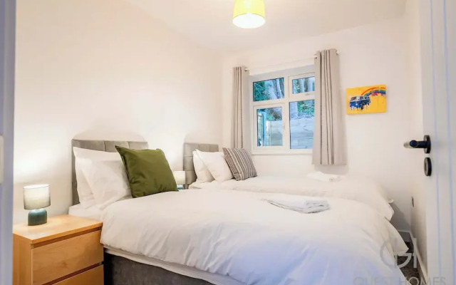 Host Stay Croydon Road Abode