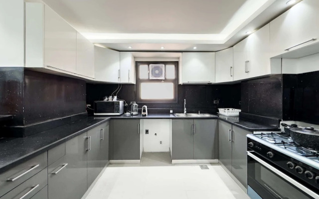 The Bold & Bright 3bdr Apt. 15 Min To Airport