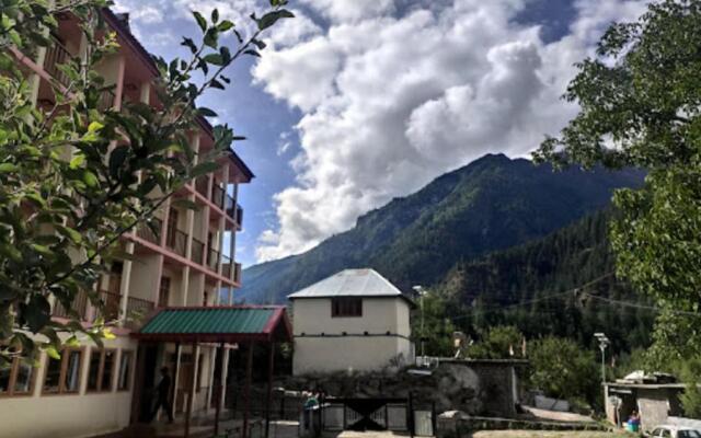 Green Plaza by StayApart