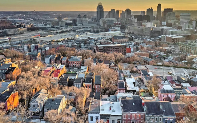 Cincinnati Home, Patio w/ Downtown Views!