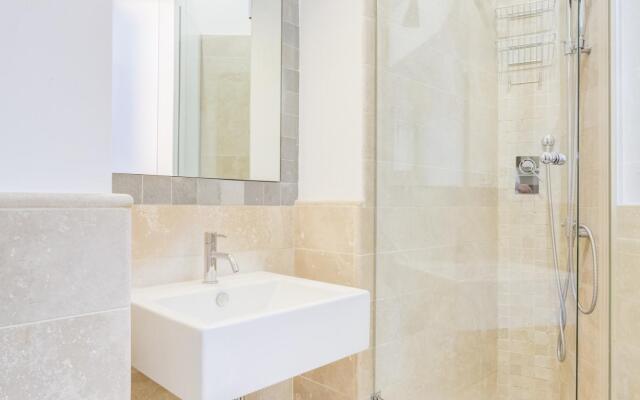 Gonfalone Residence Viola