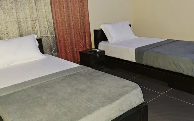 Royal Blue Guest House & Bar