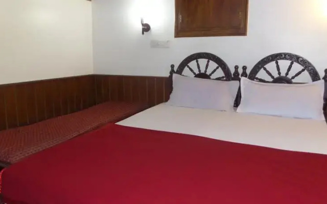 Wisperingwater Houseboat