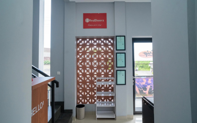 RedDoorz near Sindu Kusuma Edupark 3