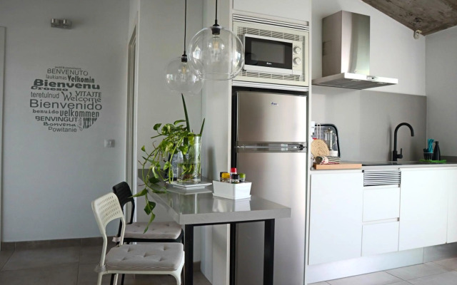 Durmiendo sobre el mar, Vivienda Los Riscos