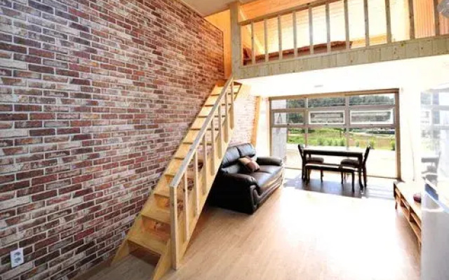 Yeosu Gold Light Pension