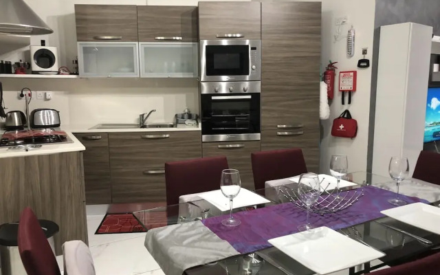 Sea View 2 Bed Apartment Close to Beach