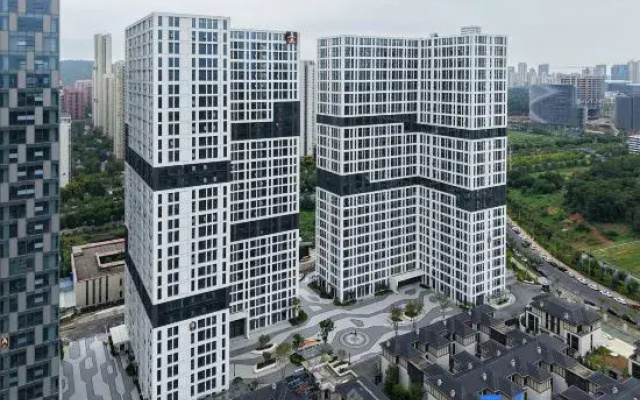 Yipan Hotel (Guanggu Biocity Maternal and Child Health Hospital)