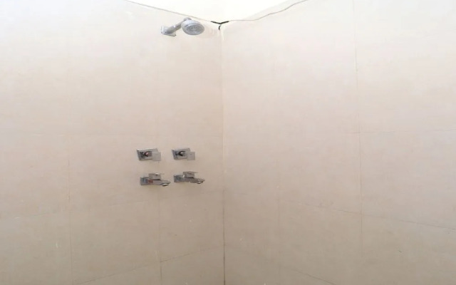 Golden View Hotel by OYO Rooms