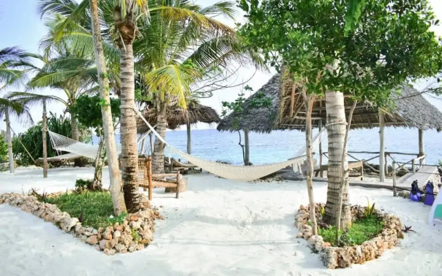 Kusini Beach Bungalows