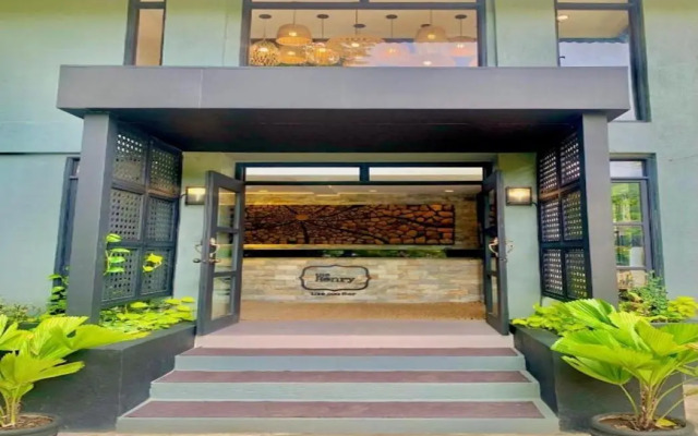 The Henry Resort Taramindu Laiya