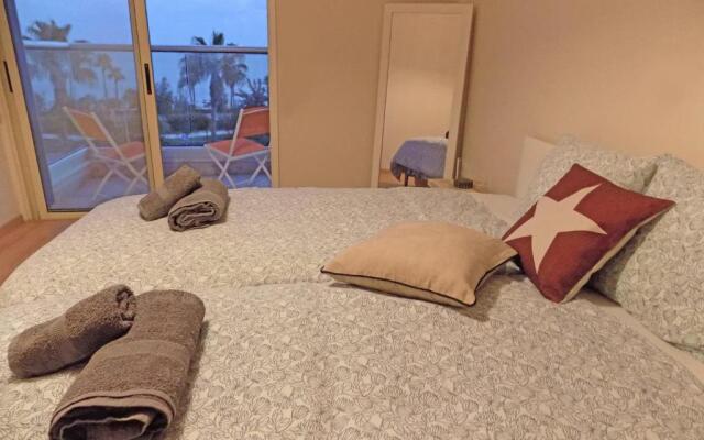 3b Seafront Retro apt - Olympic beach