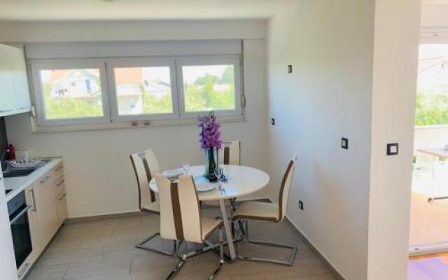 Apartments Nika Sukošan