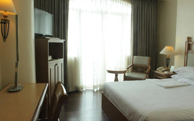 The Grand Dame Hotel