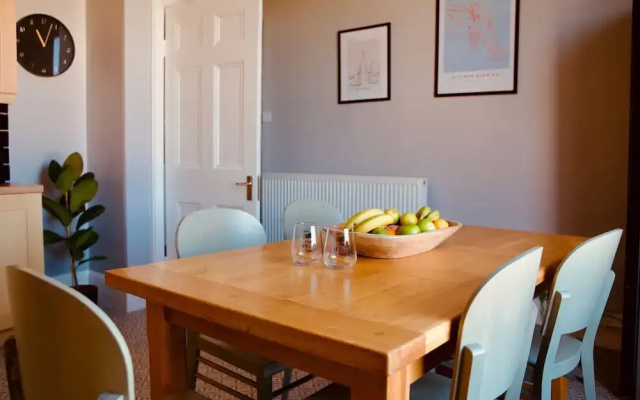 Boutique Apartment - Sleeps 6 & Free Parking