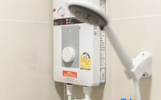 Sathon-Charoen Nakhon Condo