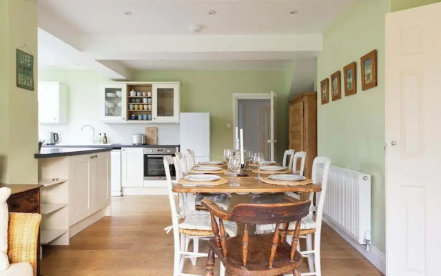 Spacious Coastal Family Home Sleeps 8