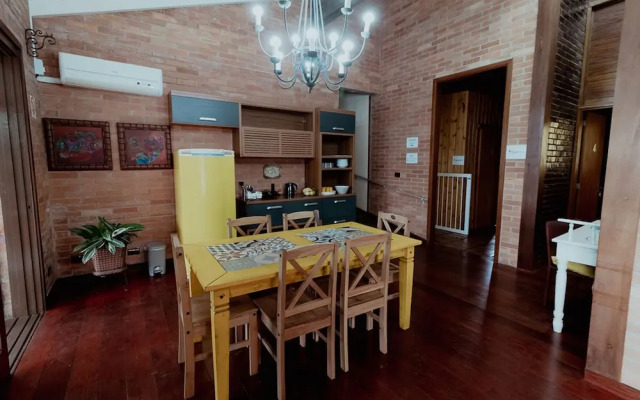 Tima Casa Ampla em Localiza o Privilegiada