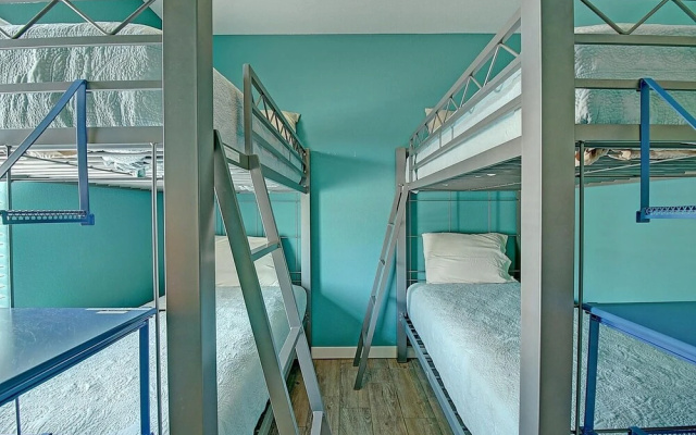Tropical Wave 3 Bedroom Townhouse by Redawning