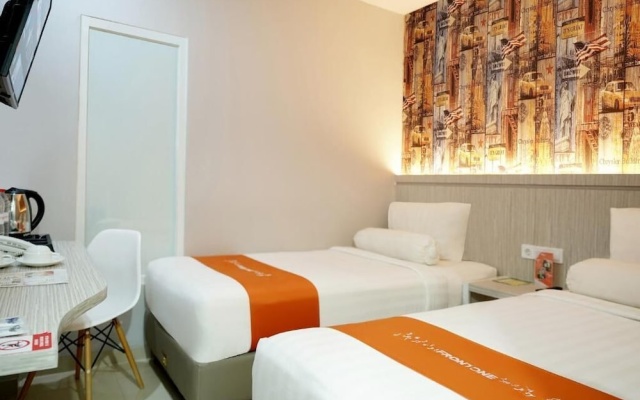 Front One Hotel Sragen