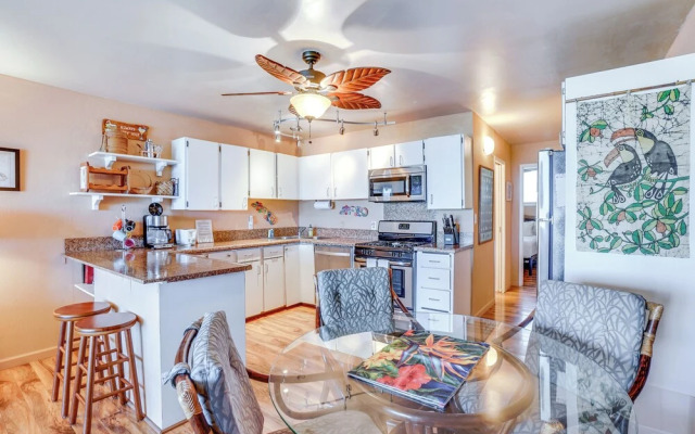 Kaunakakai Condo w/ Private Lanai & Ocean Views!