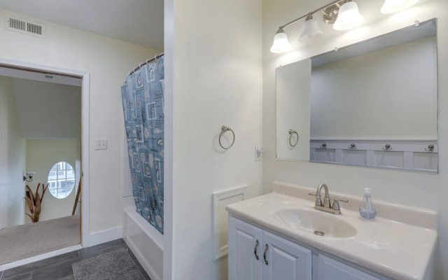 < 1/2 Mi to Boardwalk: Roomy Wildwood Retreat!