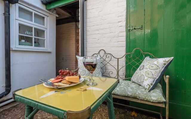 Bonheur, 16 Bartholomew Green, Southwold