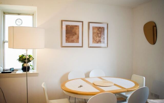 Modern 2 Bedroom Apartment in Central Edinburgh