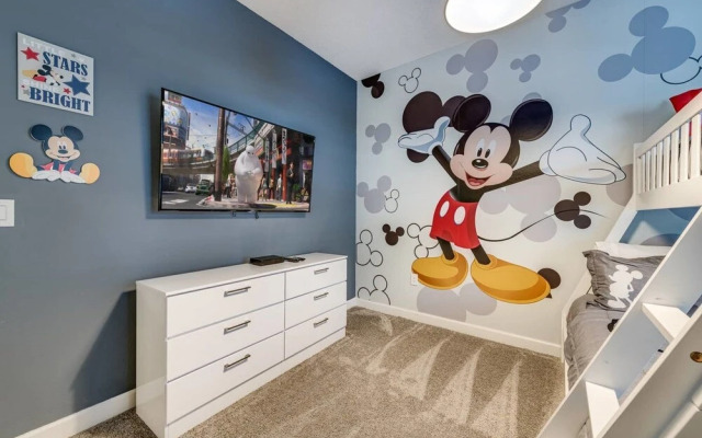 Elegant Home With Themed Bedrooms Near Disney