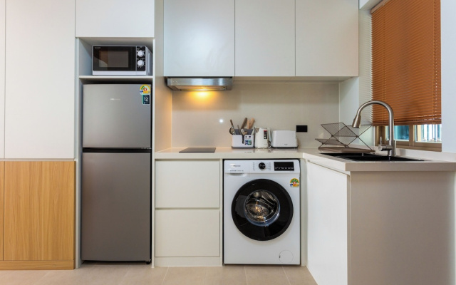 Prime Location 1BR New Condo C269