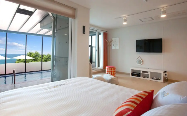 The Marine Pool Villa