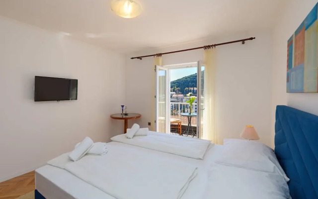 Kablar'S Sunny Suites