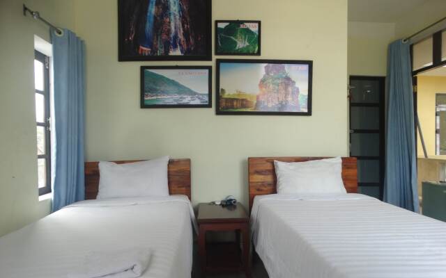 Yellow House Homestay