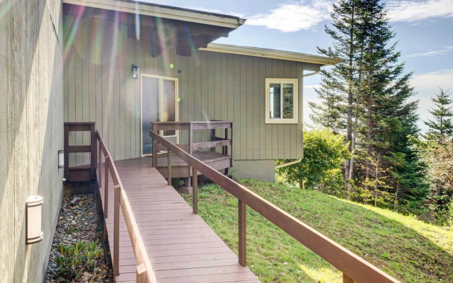 'ocean Vista' Gold Beach Getaway!