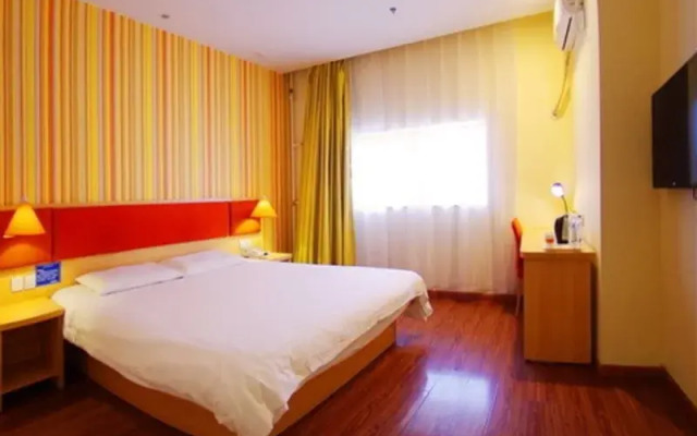 Home Inn (Beijing International Exhibition Center Liufang Metro Station)