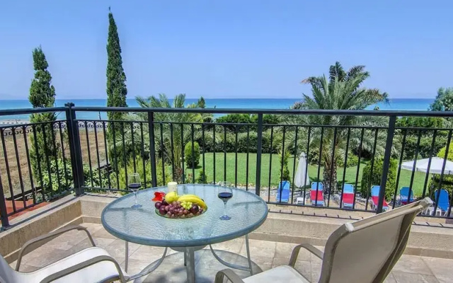 Marlin Beach Front Luxury Villa - 4 Bedrooms