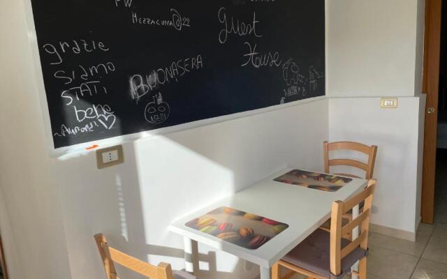 Mezzaluna Guest House