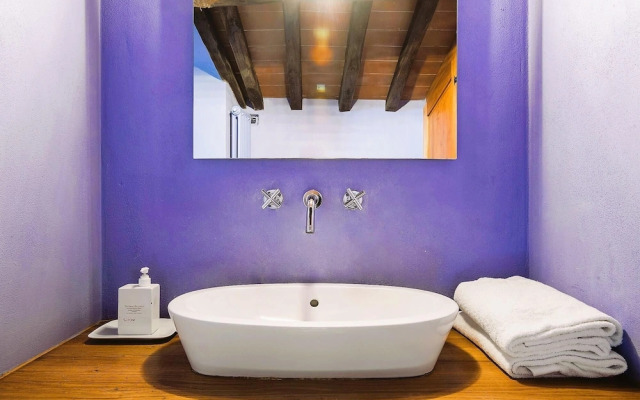 Luxury Sustainability and Eco Pool in Tower Apt