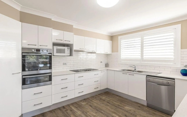 Dolphin Lagoon 196 Soldiers Pt Rd Luxury Escape